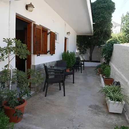 Chrysoula'S Convenient Triple Room With Yard Μονεμβασιά Εξωτερικό φωτογραφία
