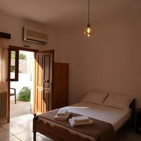 Chrysoula'S Convenient Triple Room With Yard Μονεμβασιά Εξωτερικό φωτογραφία