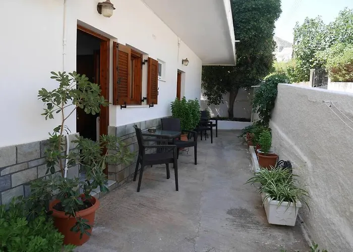 Chrysoula\'S Convenient Triple Room With Yard