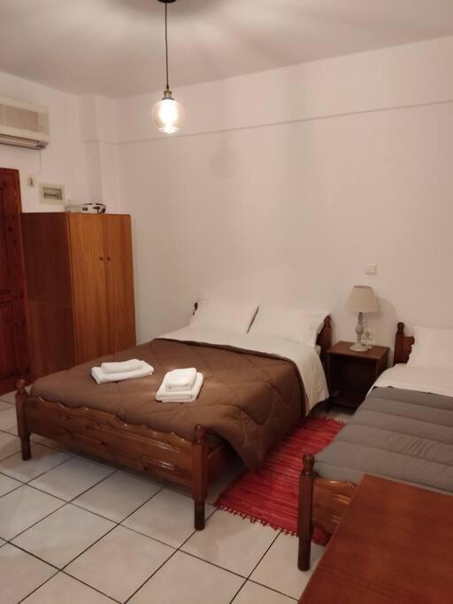 Chrysoula's Convenient Triple With Yard Appartement Monemvasia