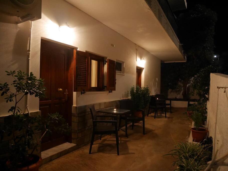 Appartement Chrysoula's Convenient Triple With Yard *